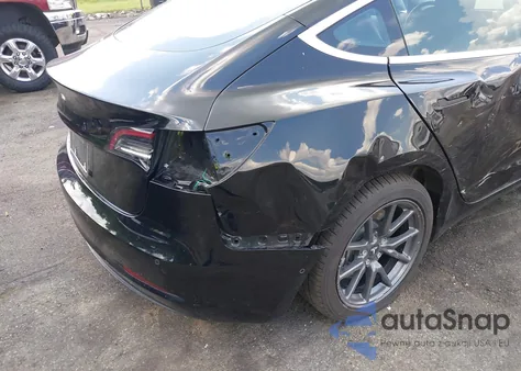 2018 Tesla Model 3 Long Range/Mid Range z USA, uszkodzony, nr VIN 5YJ3E1EA4JF166045